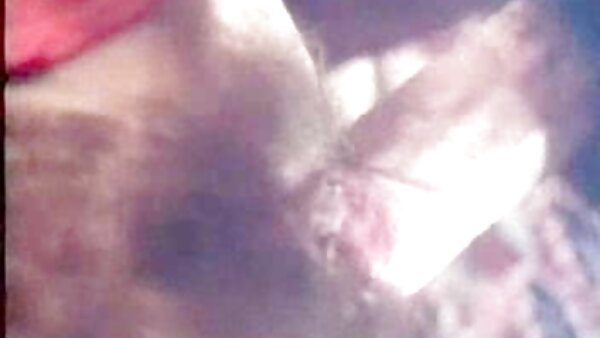 Gangbang video lucah seks songsang tegar dengan tiga pelacur matang