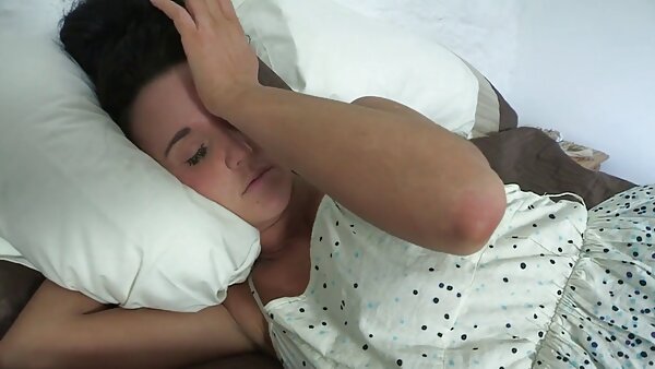 Gadis berambut coklat kejam digerudi teruk dalam video seks BDSM berwap lucah baru